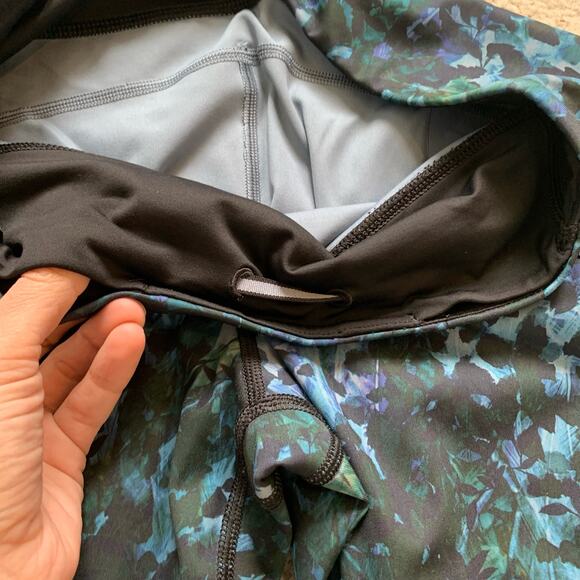 Lululemon Run: Top Speed Crop Size 6 floral backdrop blue - Picture 2 of 7